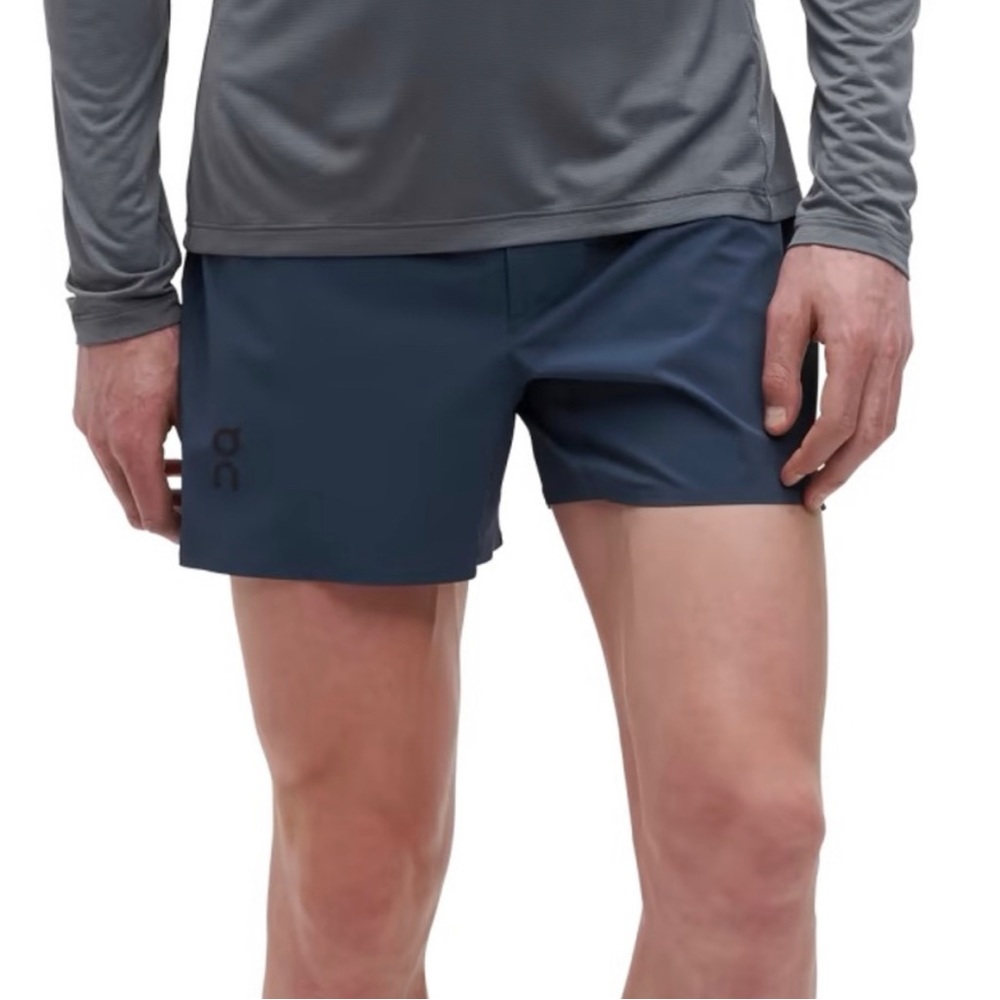 Perfect On Running 5" Lightweight Short in Black Mens size M